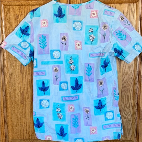 White Cross Scrub Top. - Picture 3 of 3